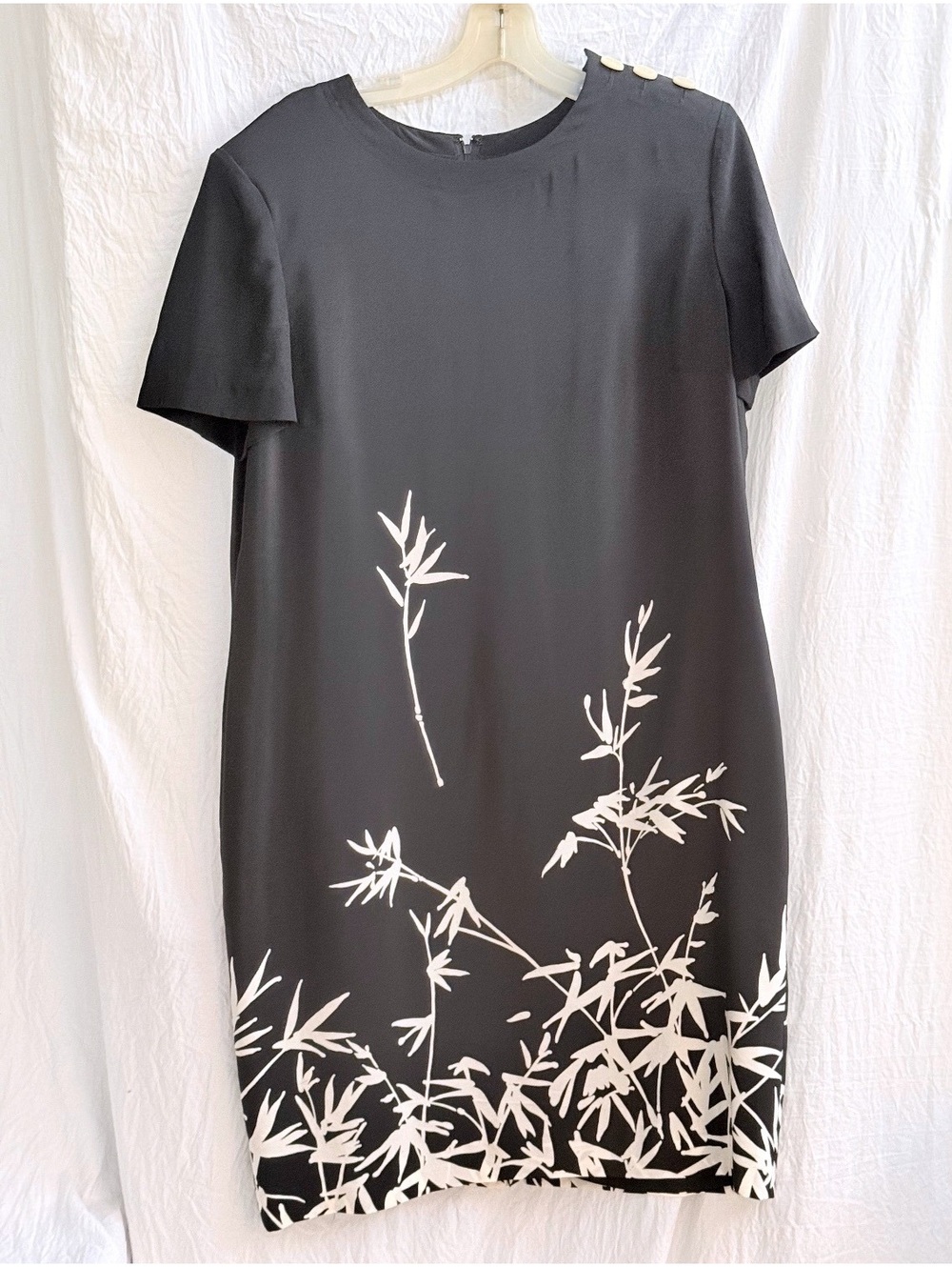 🆕LISTING🆕 Maggy London Black and off white silk dress